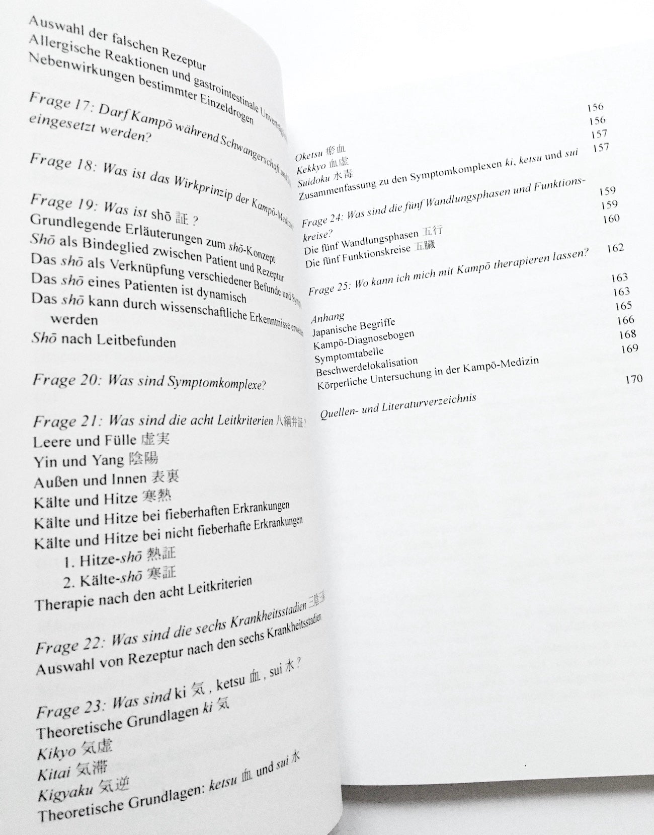 Kampō: Einführung in die japanische Pflanzenheilkunde in 25 Fragen und Antworten