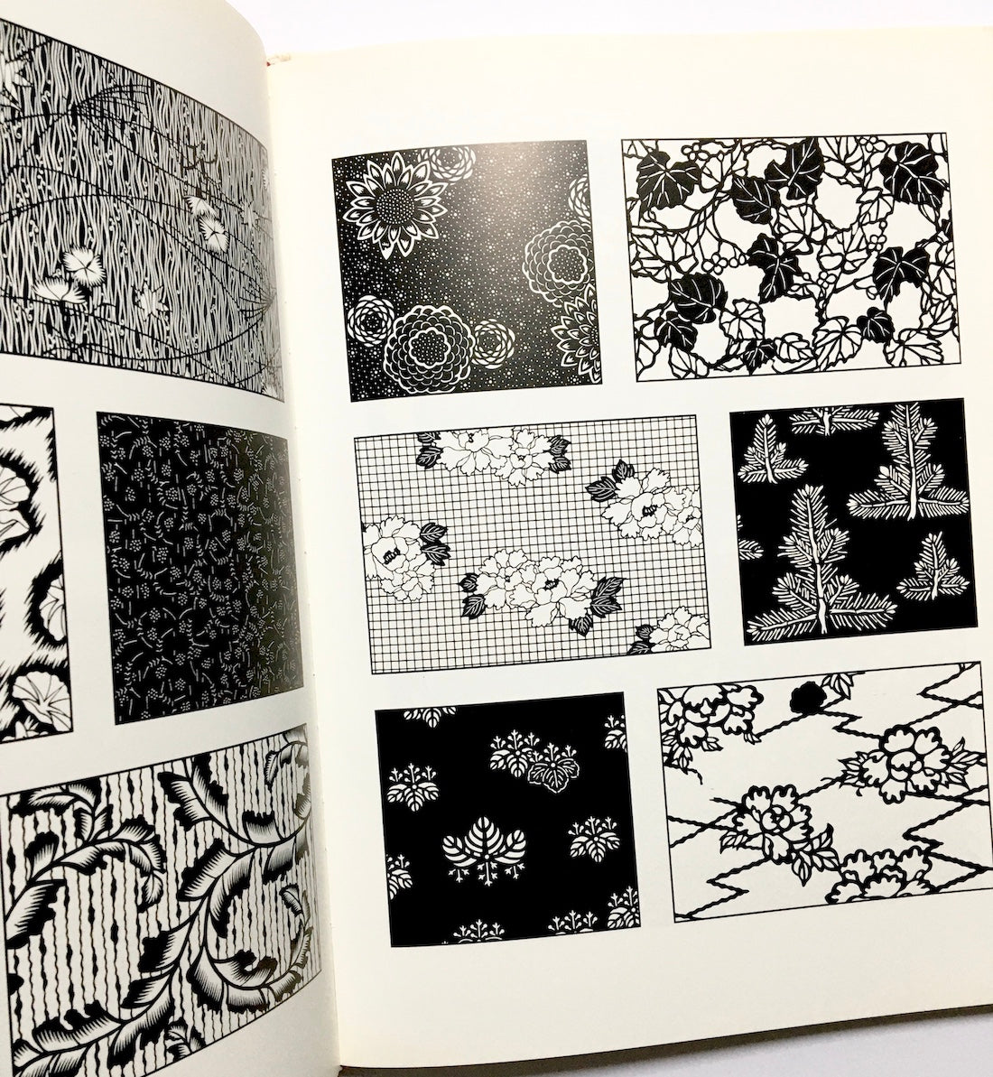 Japan Ideabook: Designs from Kimono Motifs, Graphic, Floral, Geometric (Fashion, Textiles, Graphic Designs, Vol 25)