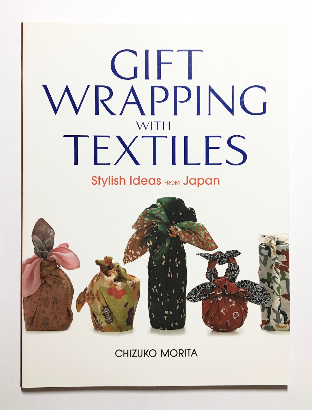 Gift wrapping with textiles: Stylish ideas from Japan