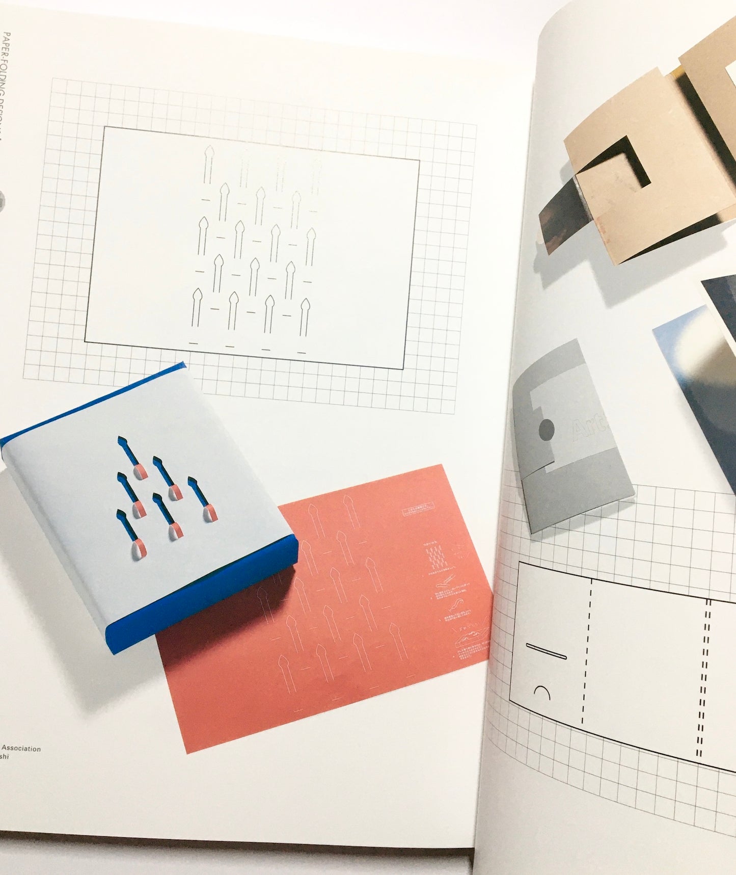 New encyclopedia of paper-folding designs： Effective Techniques for Folding Direct Mail, Announcements, Invitation Cards and more +CD