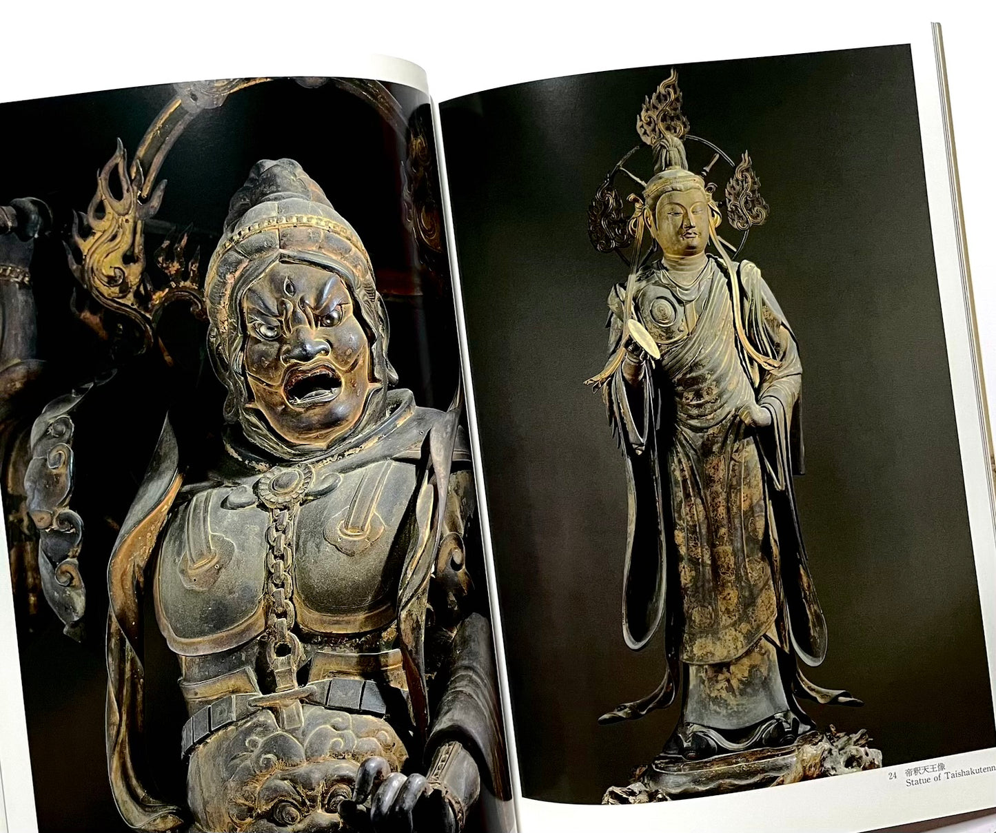 Buddhist Deities of Sanjūsangen-do: Rengeō-in Sanjūsangen-dō Temple / 三十三間堂の佛たち：蓮華王院三十三間堂