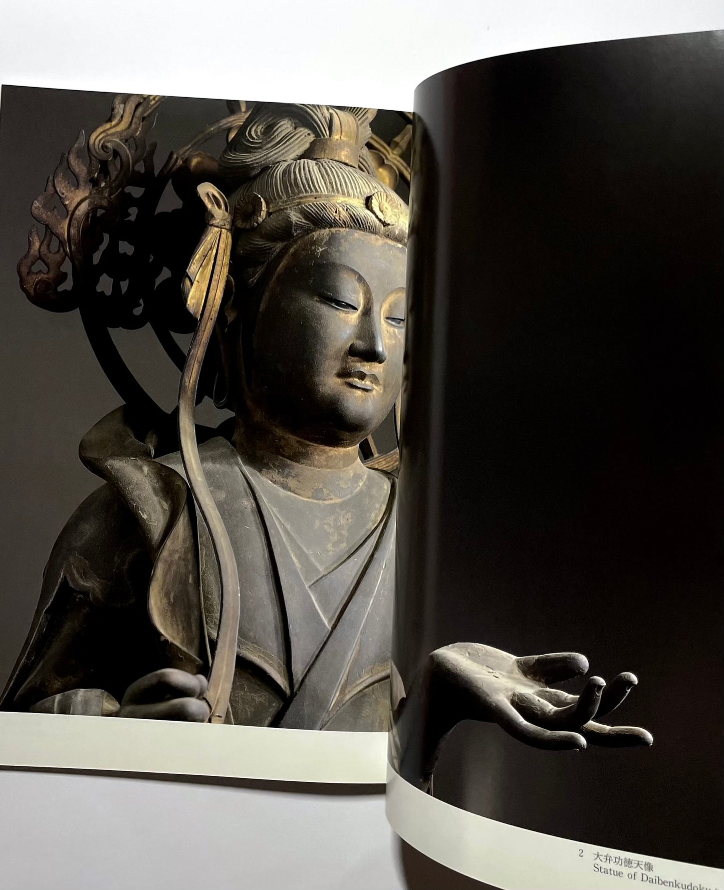 Buddhist Deities of Sanjūsangen-do: Rengeō-in Sanjūsangen-dō Temple / 三十三間堂の佛たち：蓮華王院三十三間堂